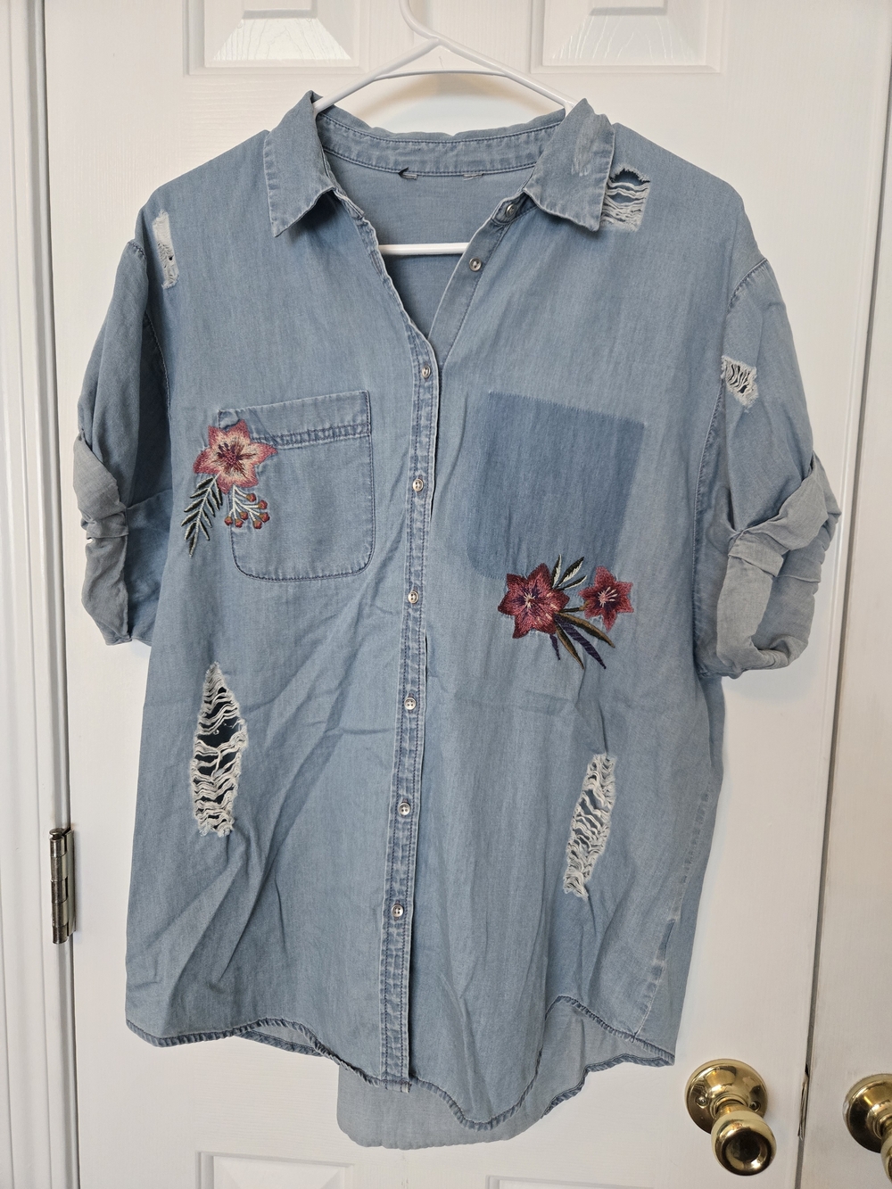 Express Light Blue Denim Button-Down Shirt Floral Embroidery Womens Size XL
